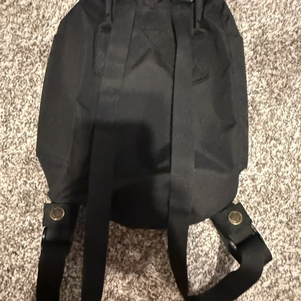Fjallraven Kånken Classic Black Backpack - Picture 3 of 6